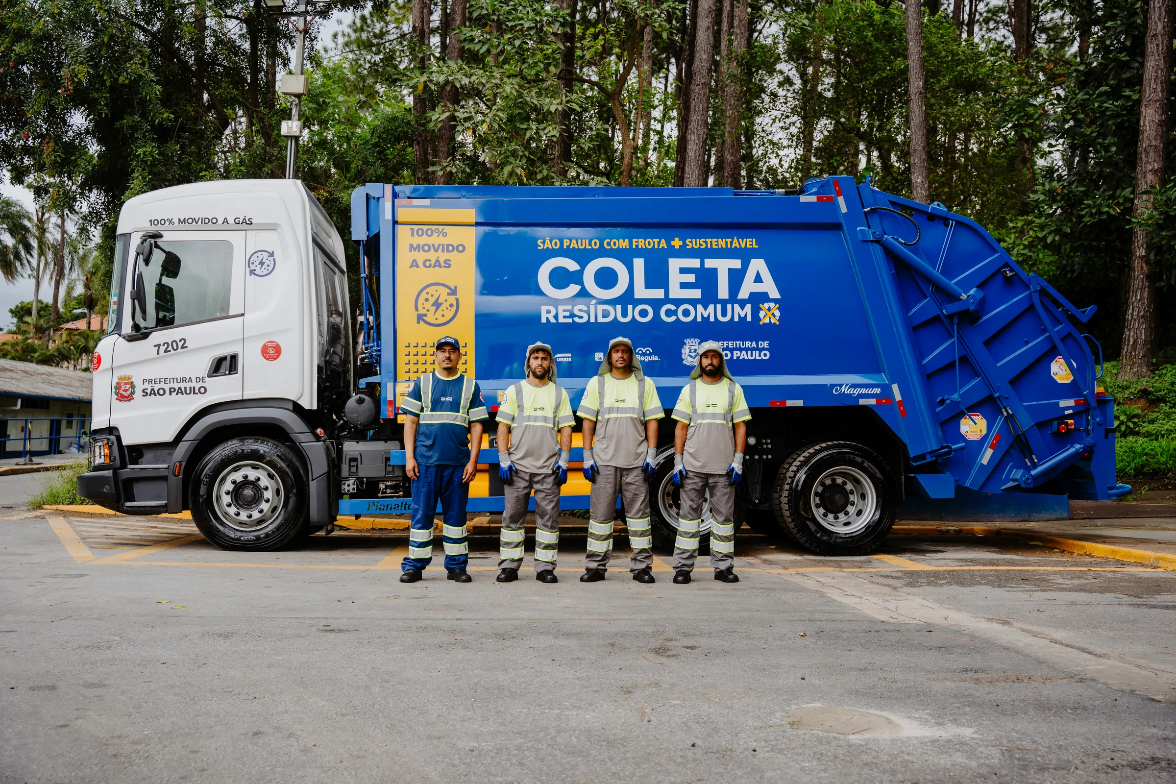 Equipe de coleta da Ecourbis
